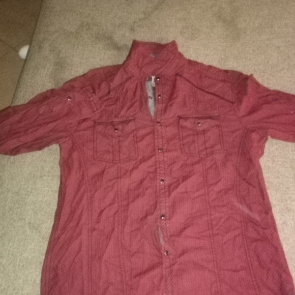 Button up shirts - Picture 5 of 16